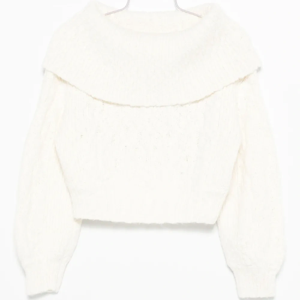 джемпер с вырезом-лодочкой