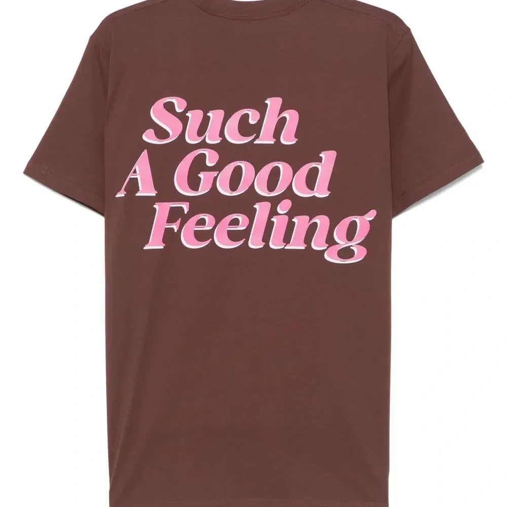 футболка с круглым вырезом