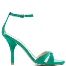 Босоножки на каблуке