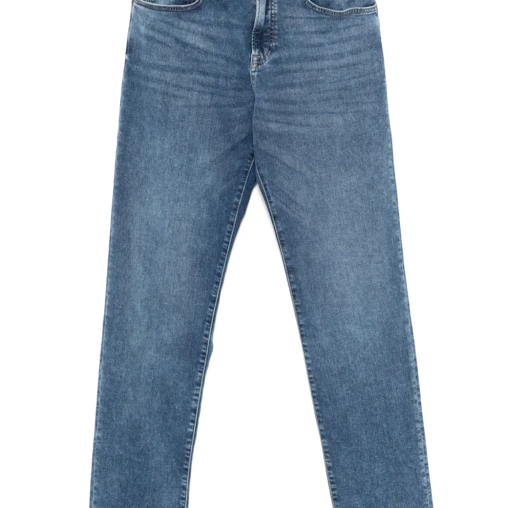 Джинсы с эффектом потертости