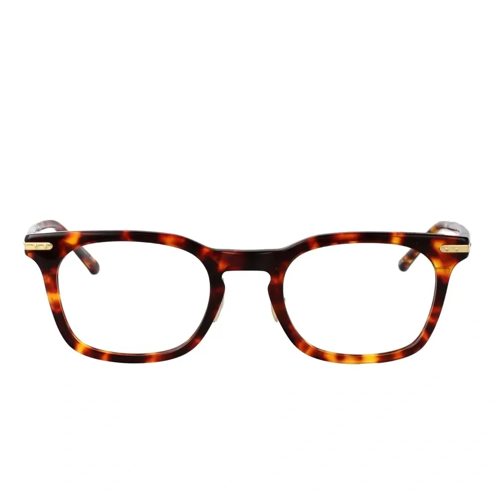 Очки в квадратной оправе