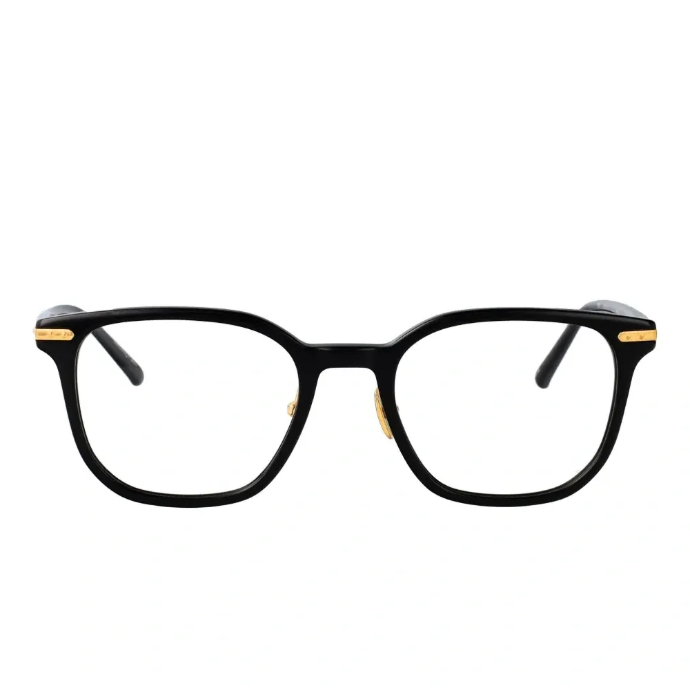 Очки в квадратной оправе