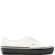 кроссовки с логотипом