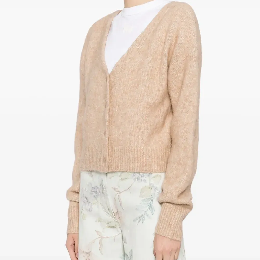 Кардиган с V-образным вырезом