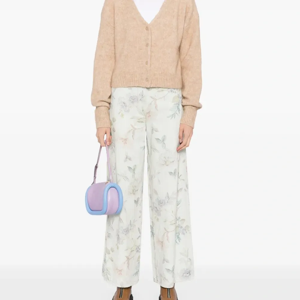 Кардиган с V-образным вырезом