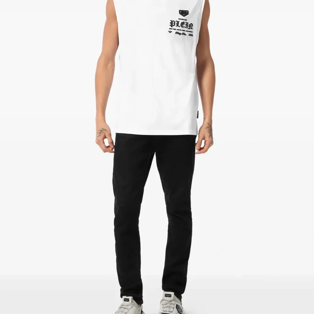 топ с логотипом