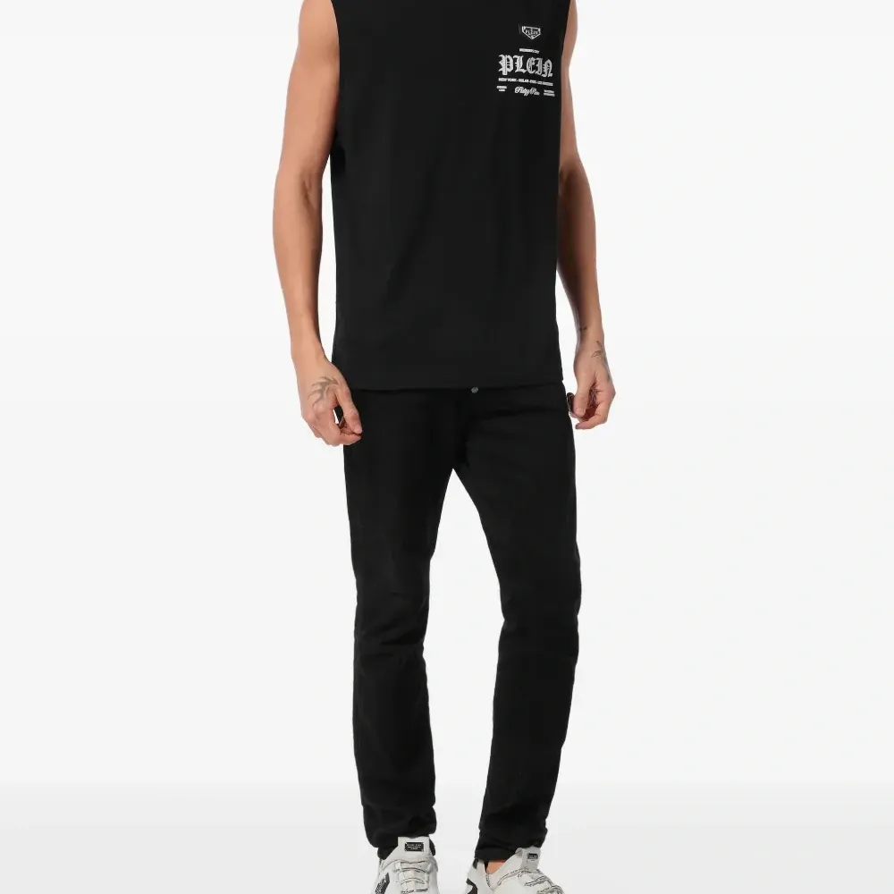 футболка без рукавов