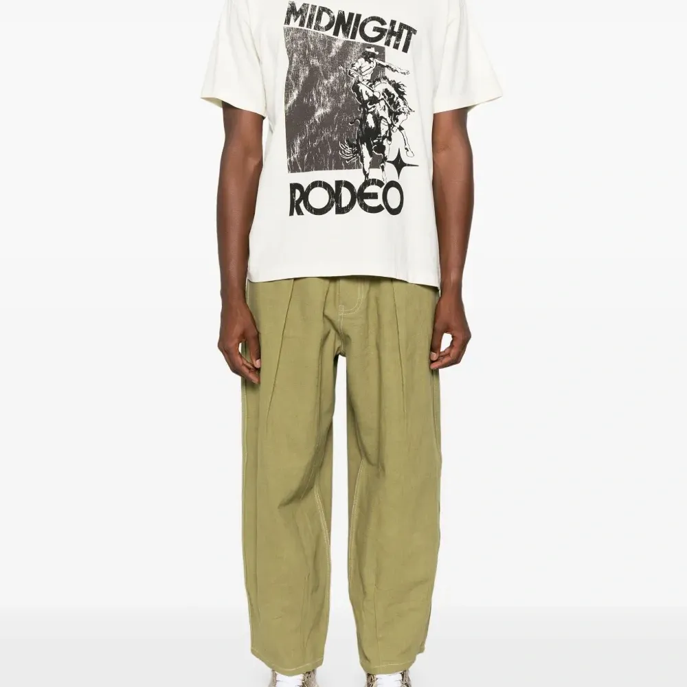 футболка с логотипом