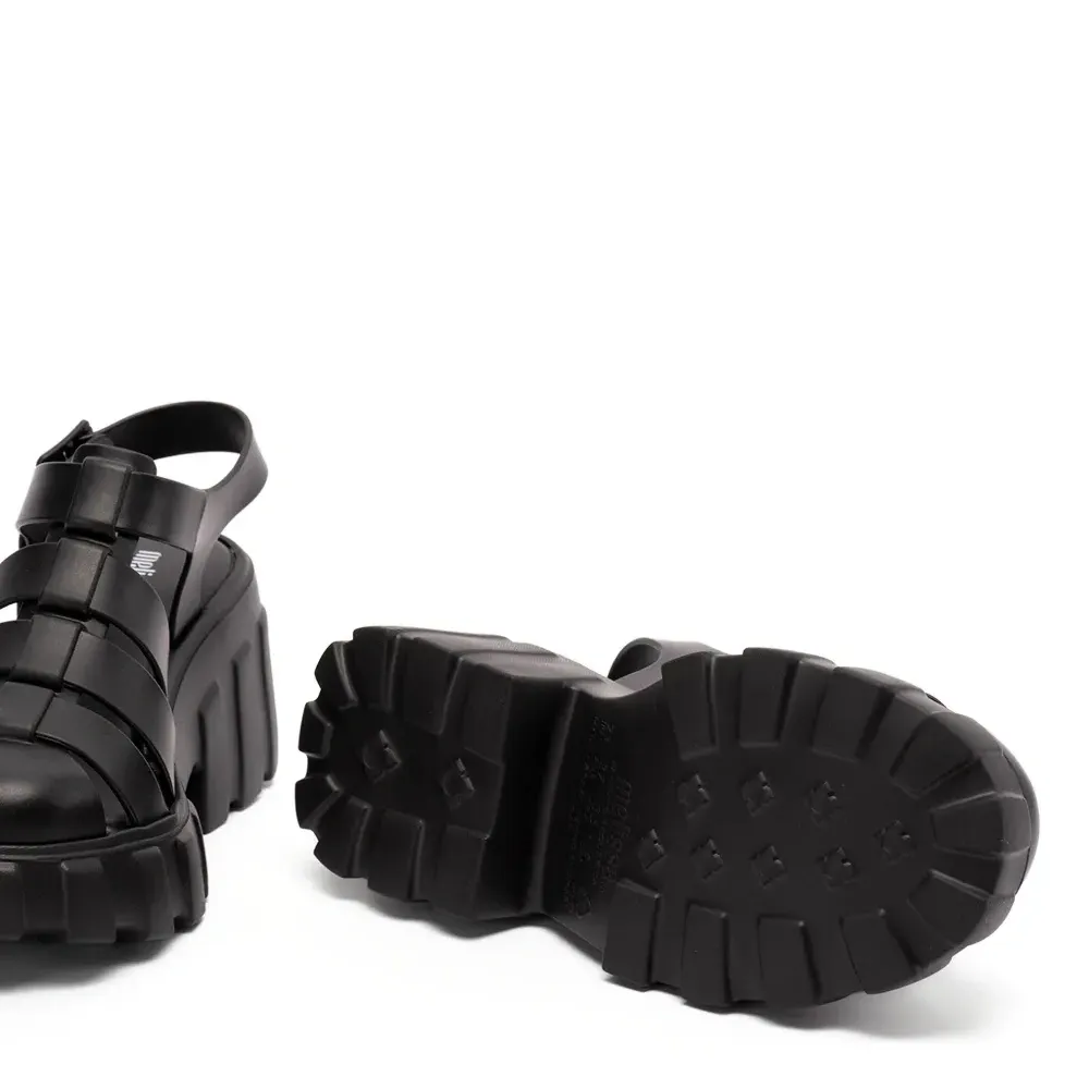 Сандалии с пряжками Сандалии с пряжками