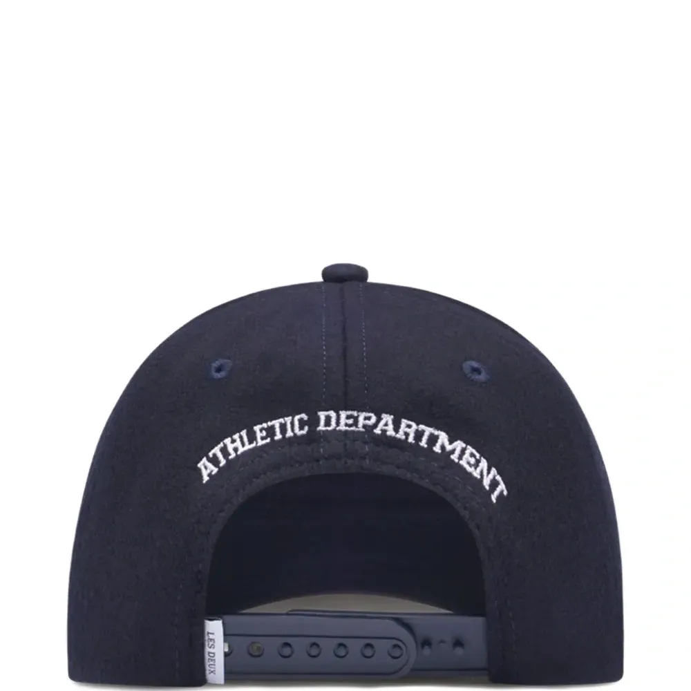 Бейсболка с вышитым логотипом