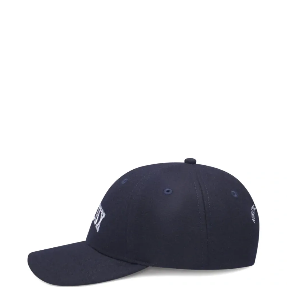 Бейсболка с вышитым логотипом