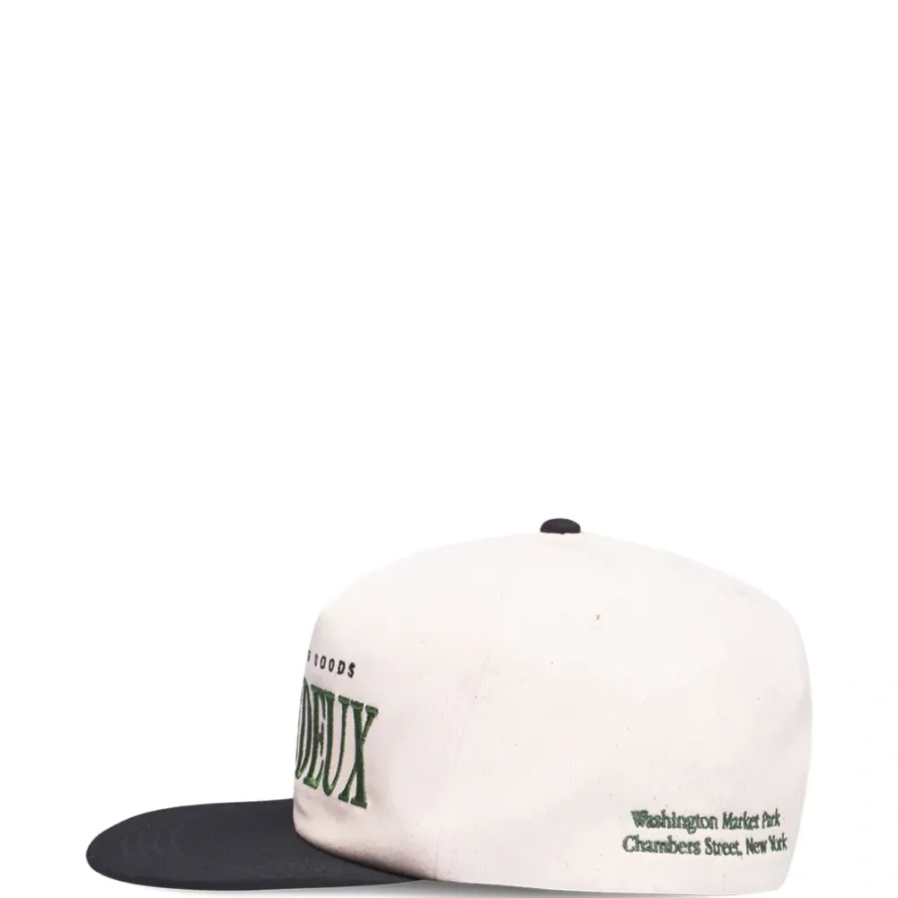 Бейсболка с вышитым логотипом