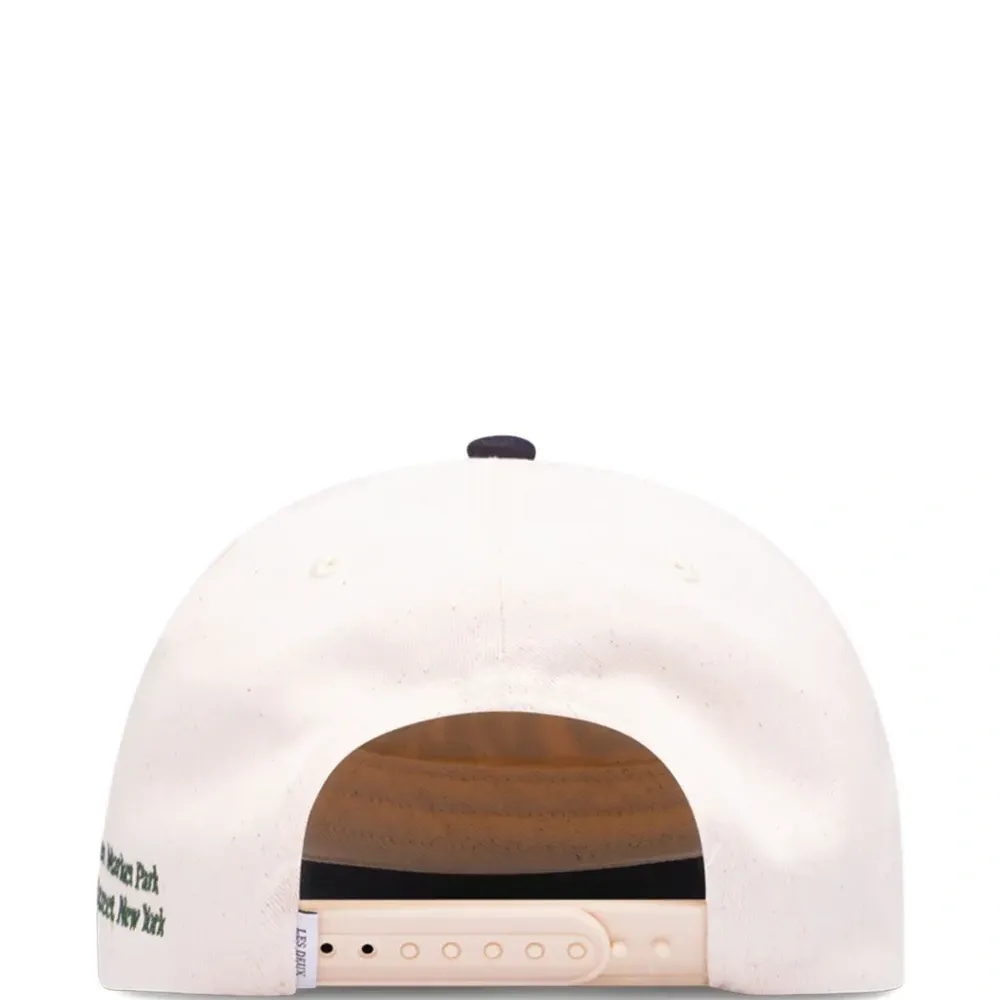 Бейсболка с вышитым логотипом