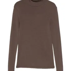 Свитер с высоким воротником