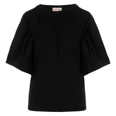 футболка с объемными плечами