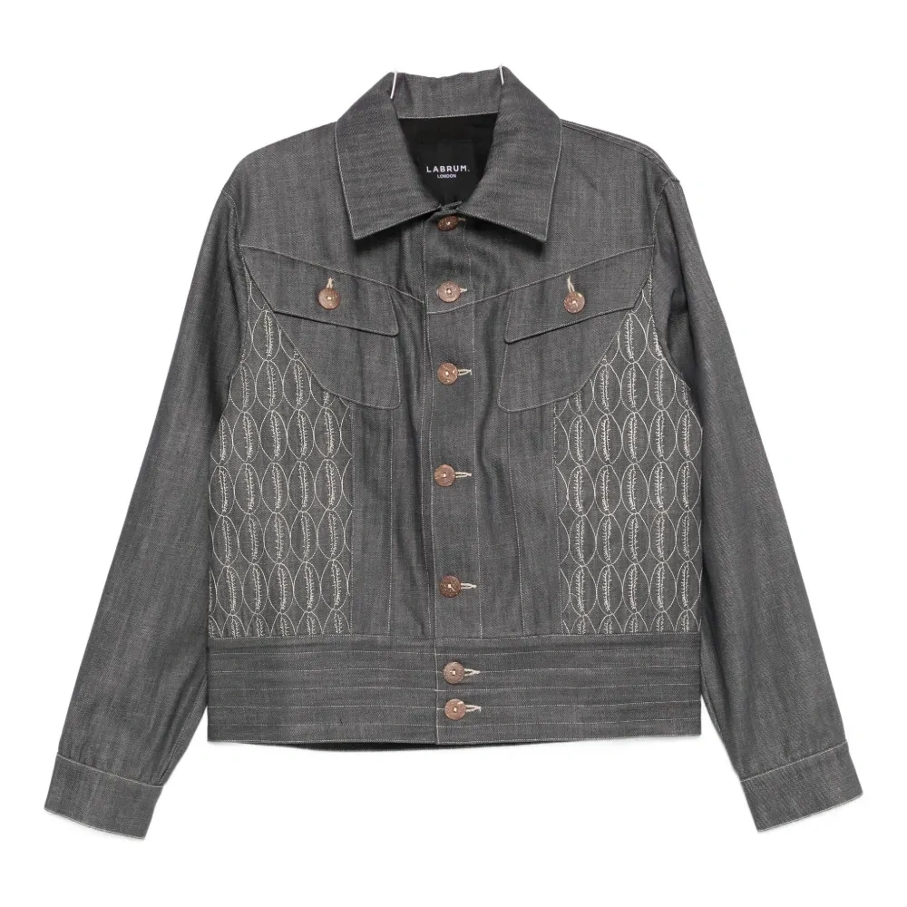 Джинсовая куртка с вышивкой