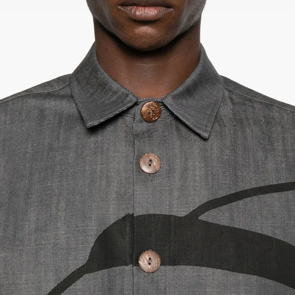 Джинсовая рубашка с принтом