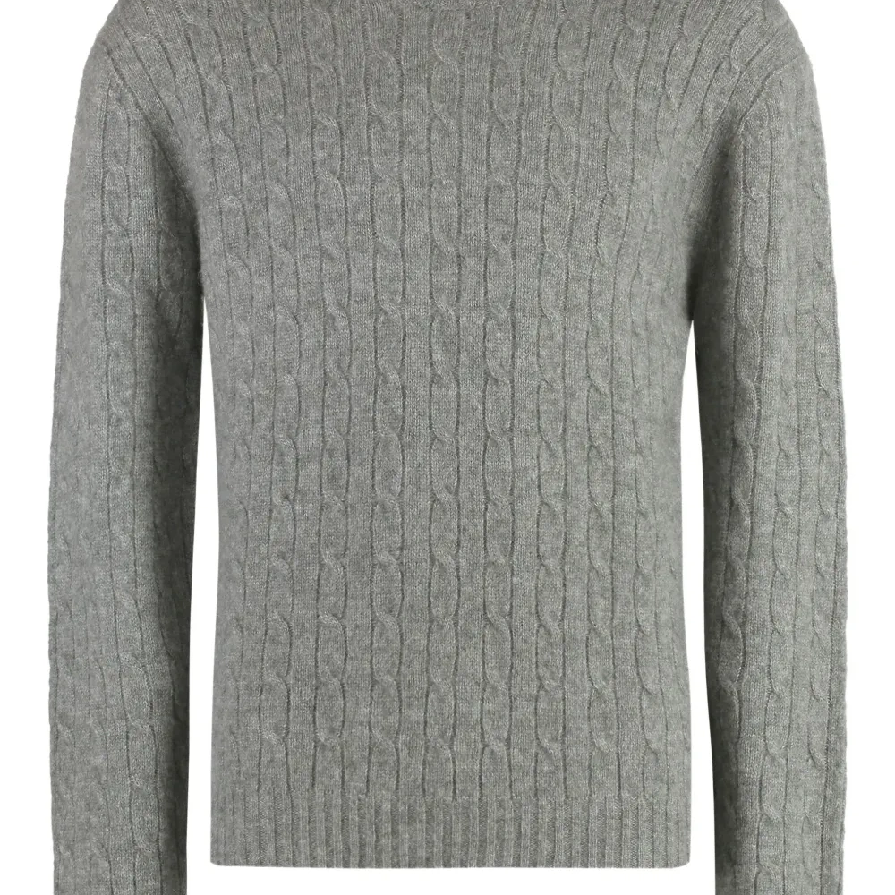 свитер фактурной вязки