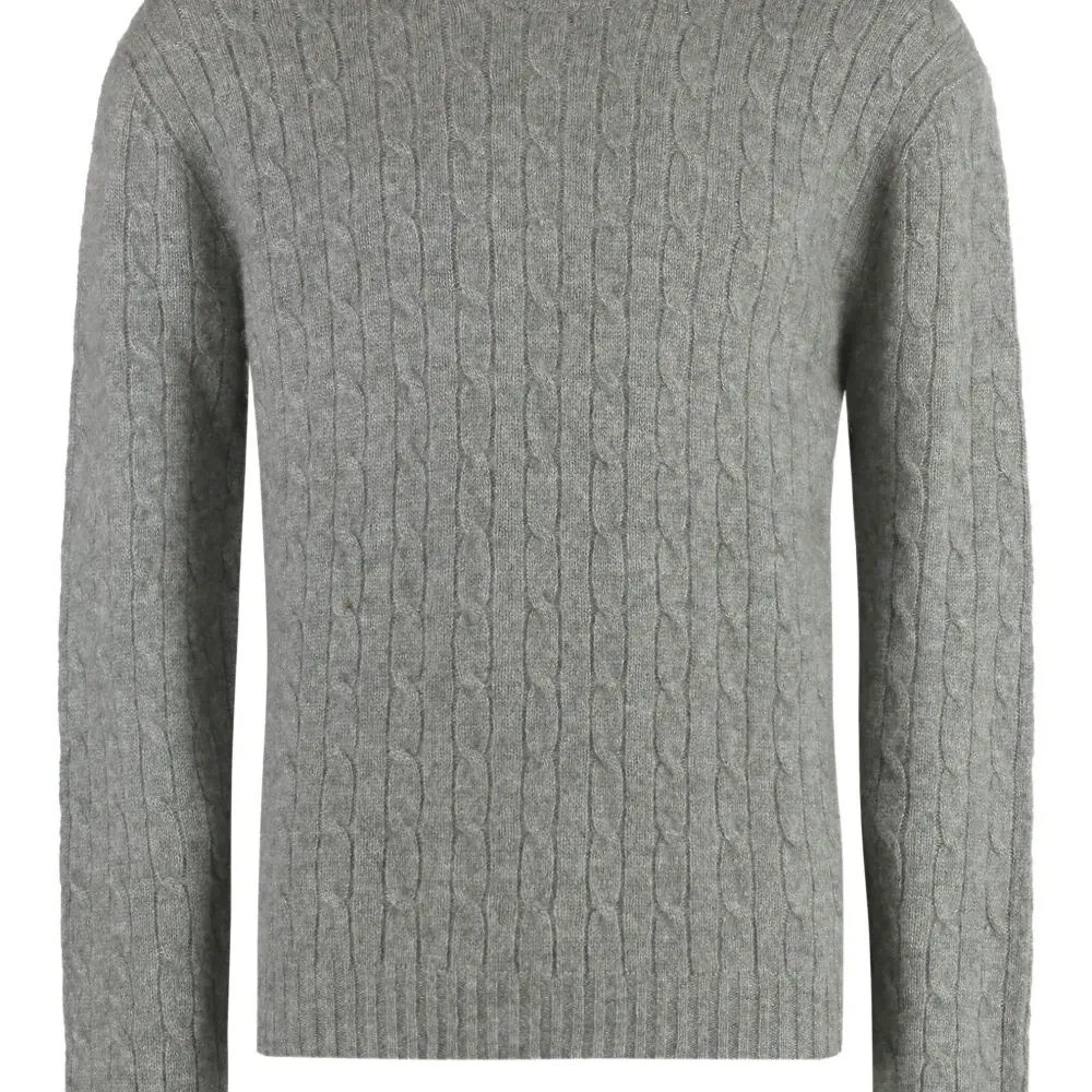 свитер фактурной вязки