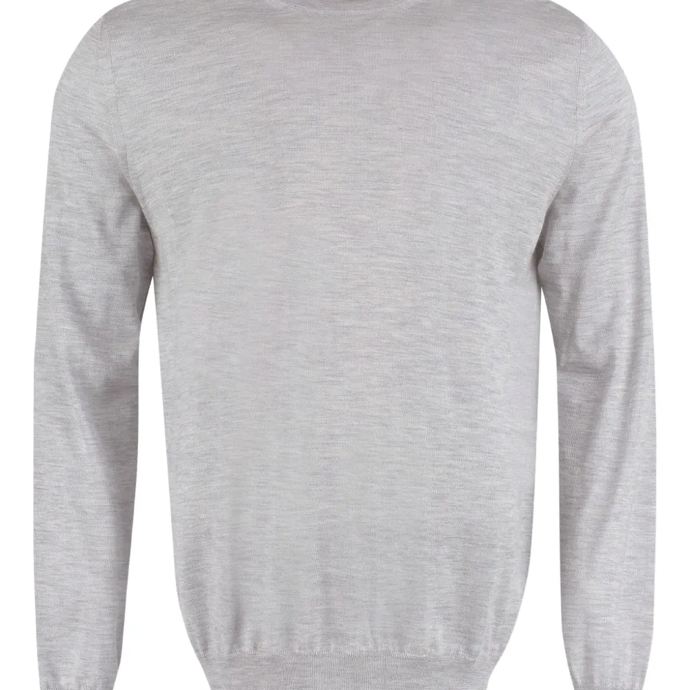 свитер тонкой вязки с круглым вырезом