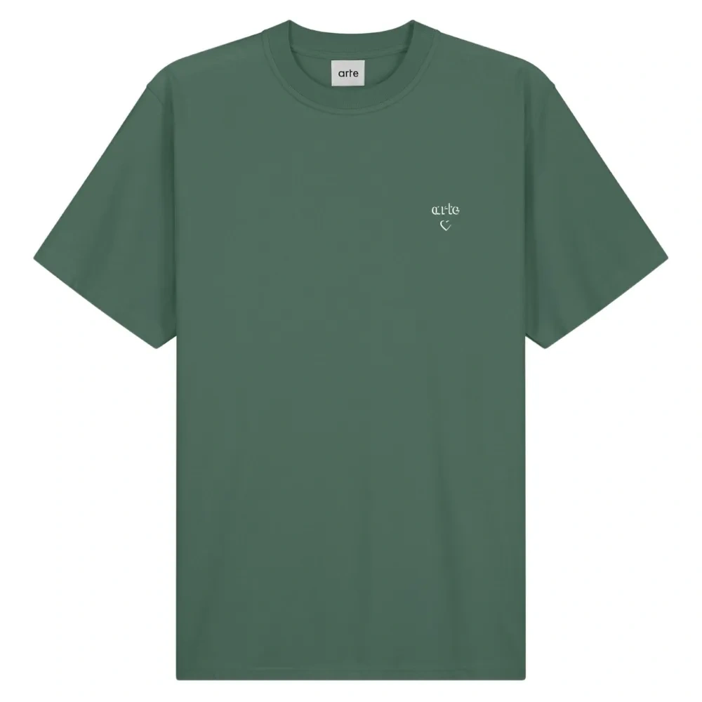 Футболка с вышитым логотипом