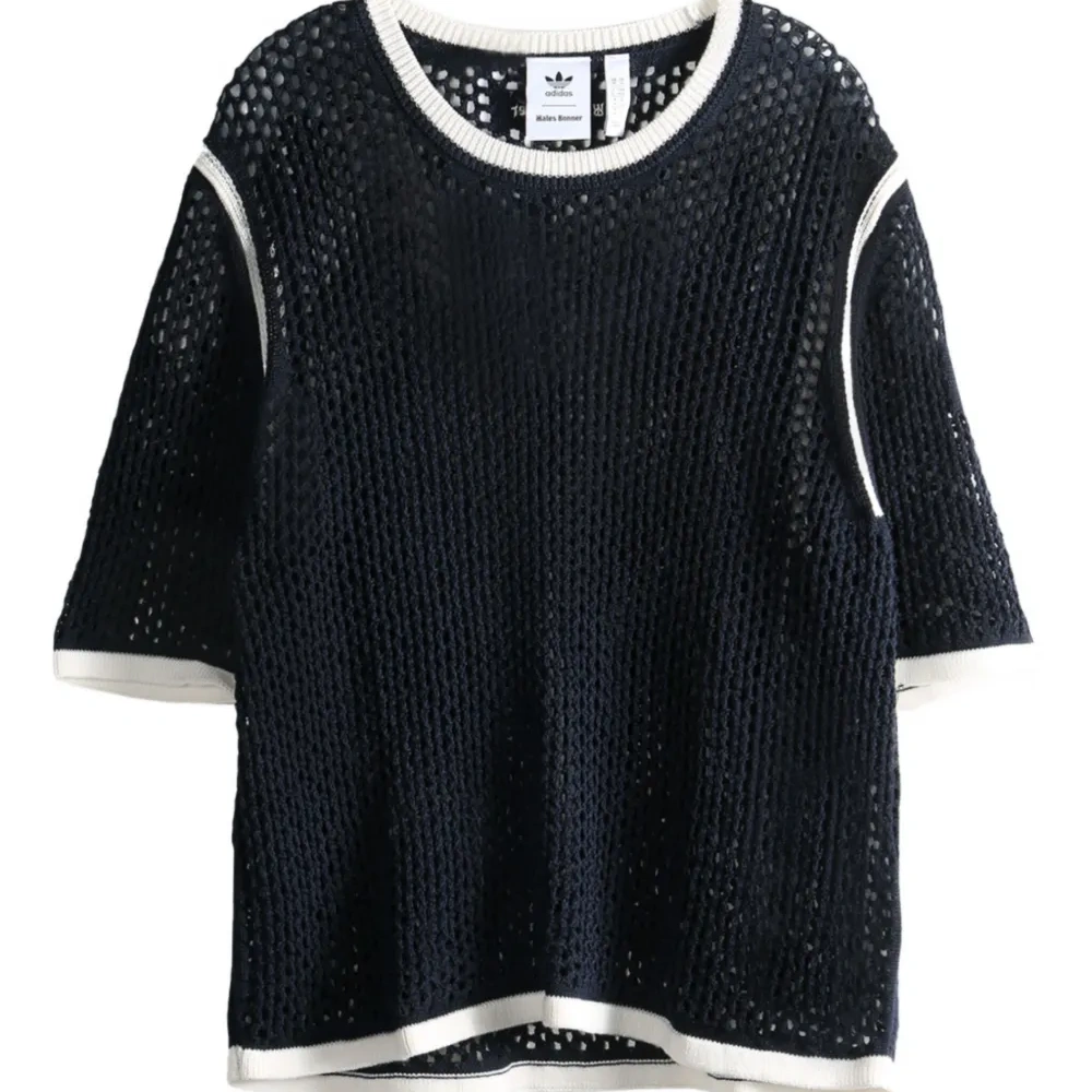 Футболка в технике кроше из коллаборации с Wales Bonner