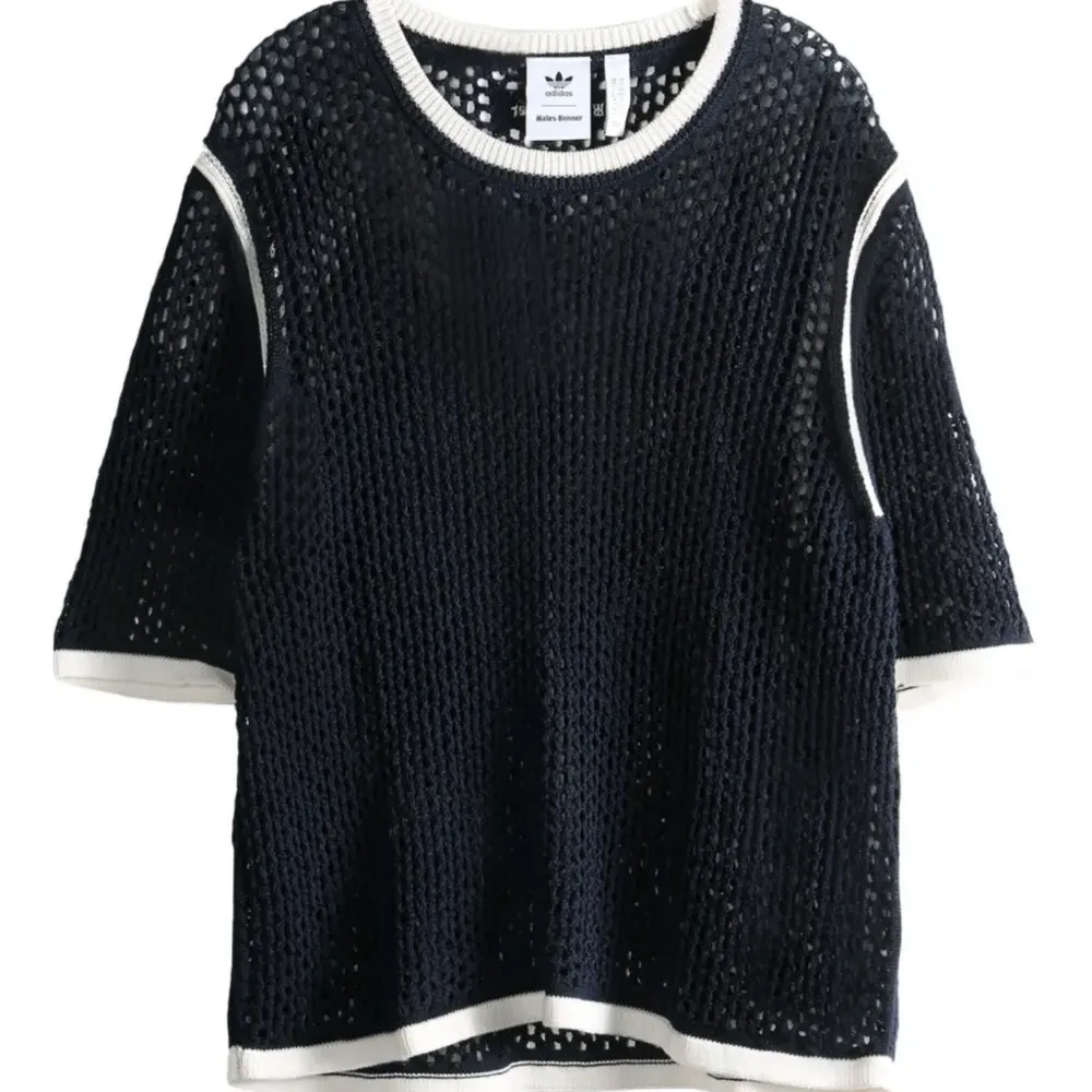 Футболка в технике кроше из коллаборации с Wales Bonner