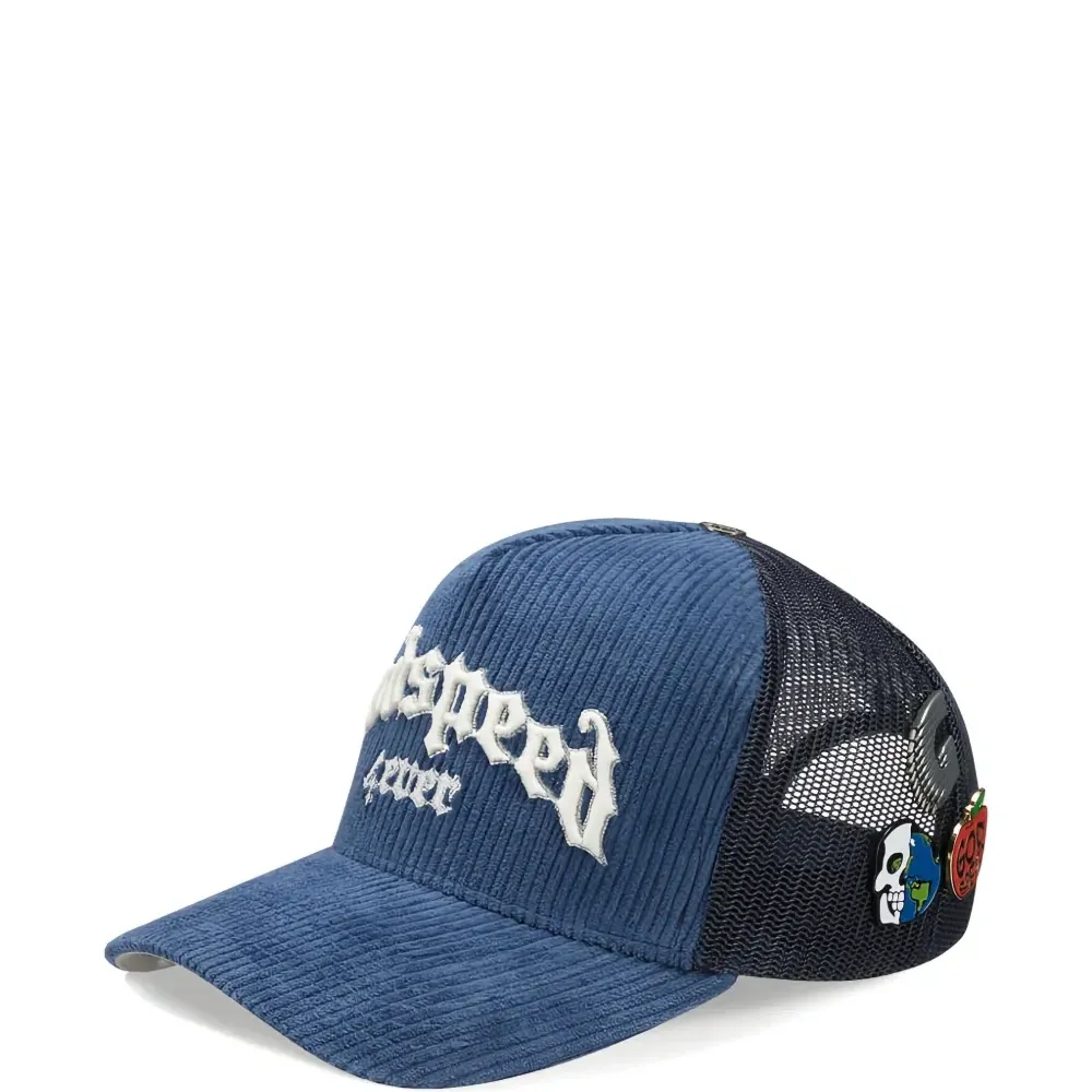 Вельветовая кепка с аппликацией