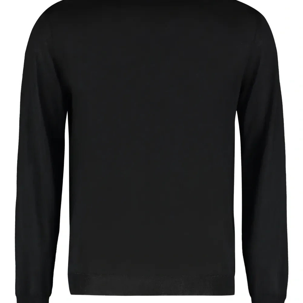 свитер с круглым вырезом