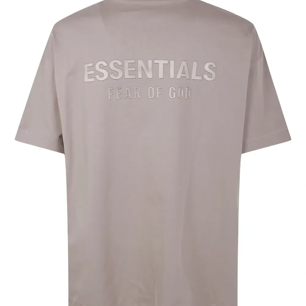 футболка с логотипом