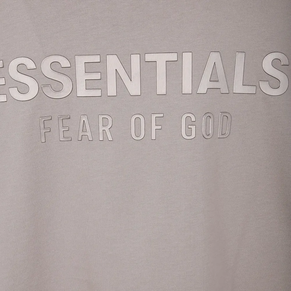 футболка с логотипом