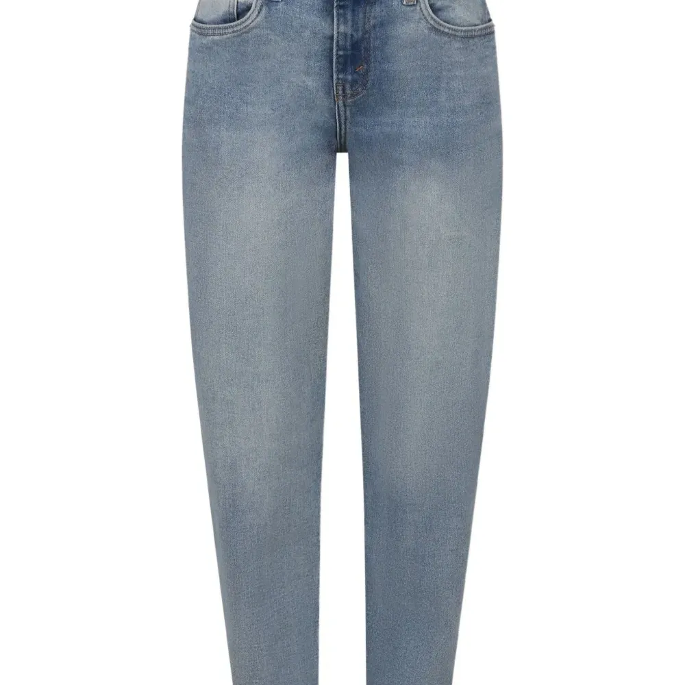 джинсы с нашивкой-логотипом