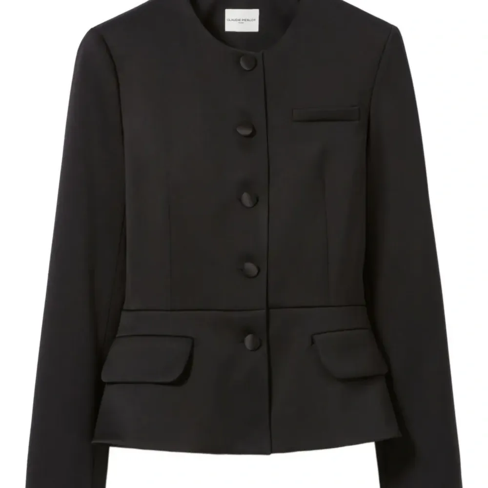 жакет на пуговицах