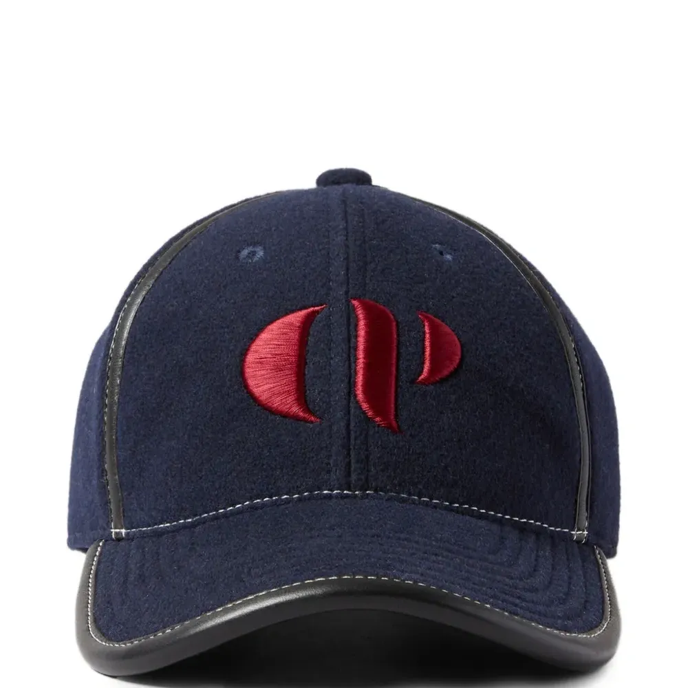 Бейсболка с вышитым логотипом