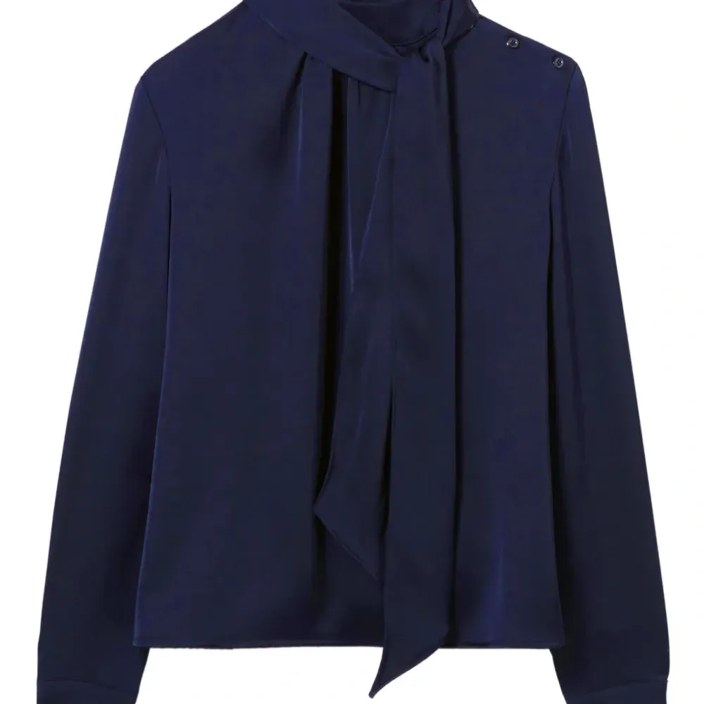 Блузка с длинными рукавами и бантом