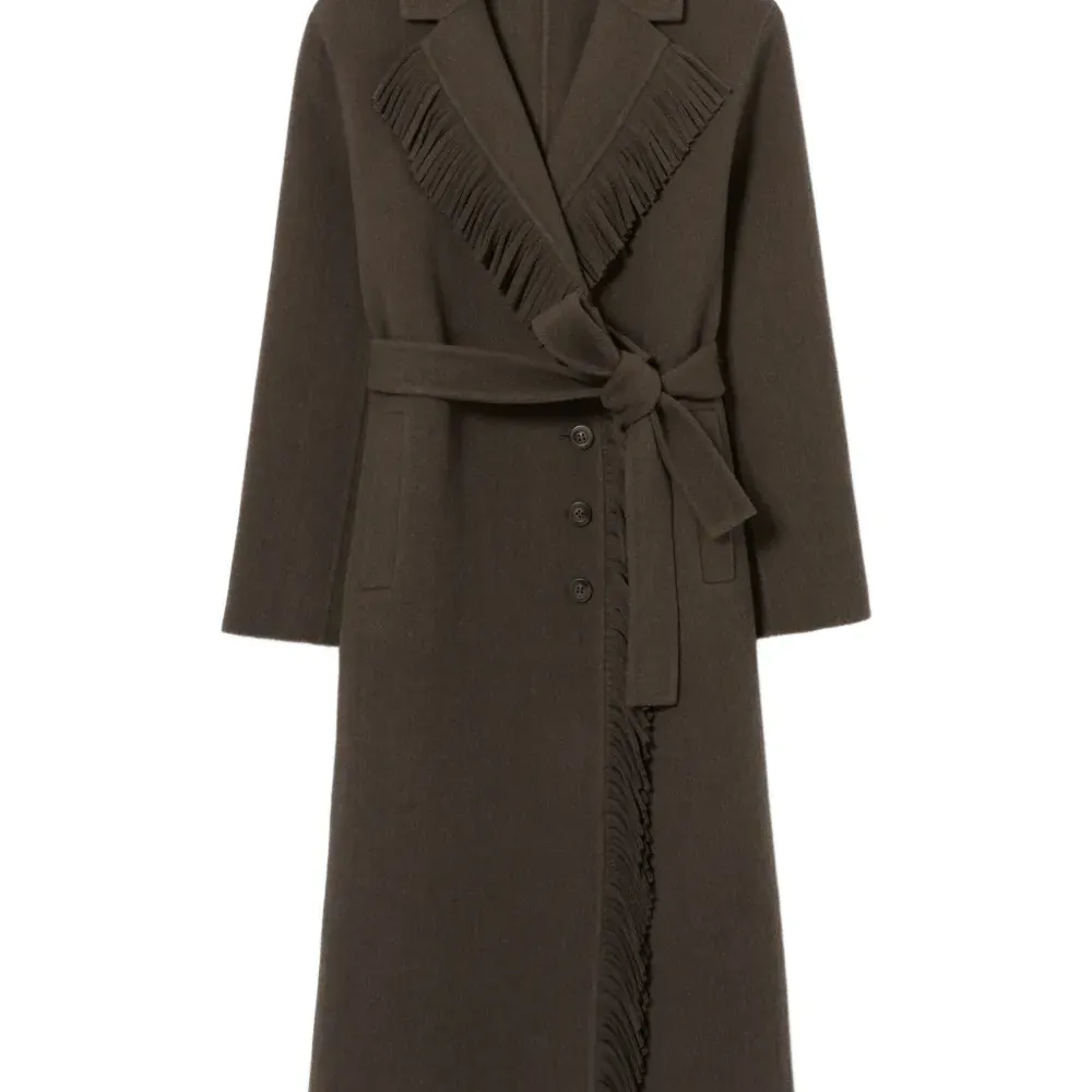 Пальто с поясом и отделкой бахромой