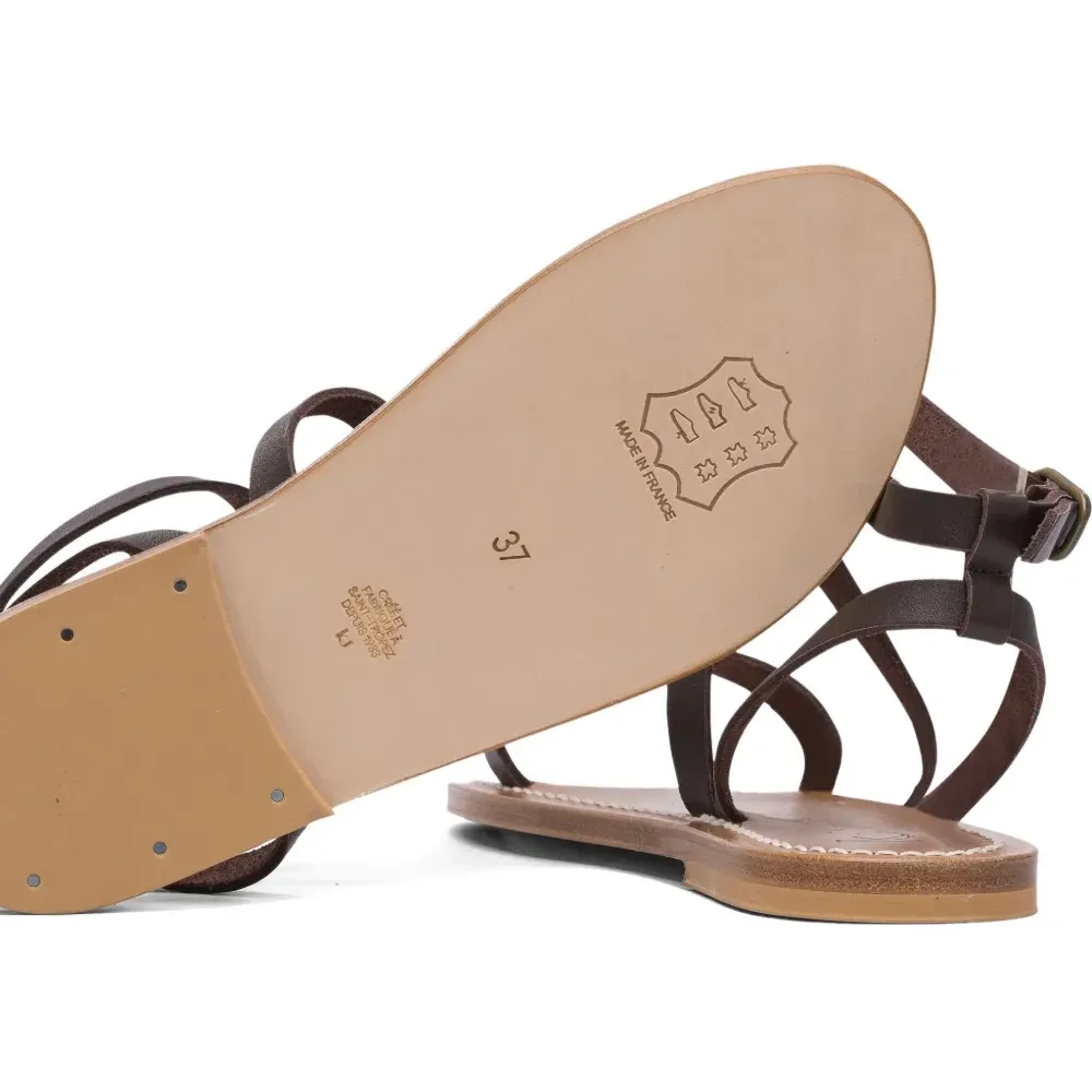 Сандалии с пряжками