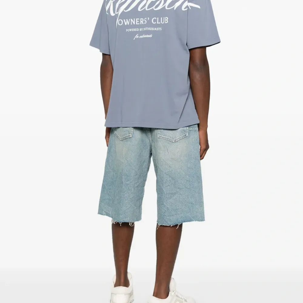 футболка с круглым вырезом