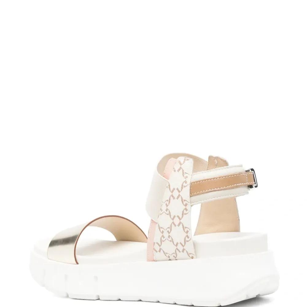 сандалии на платформе