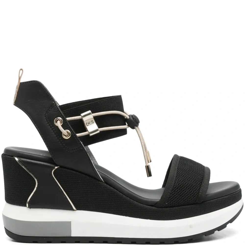 босоножки на танкетке