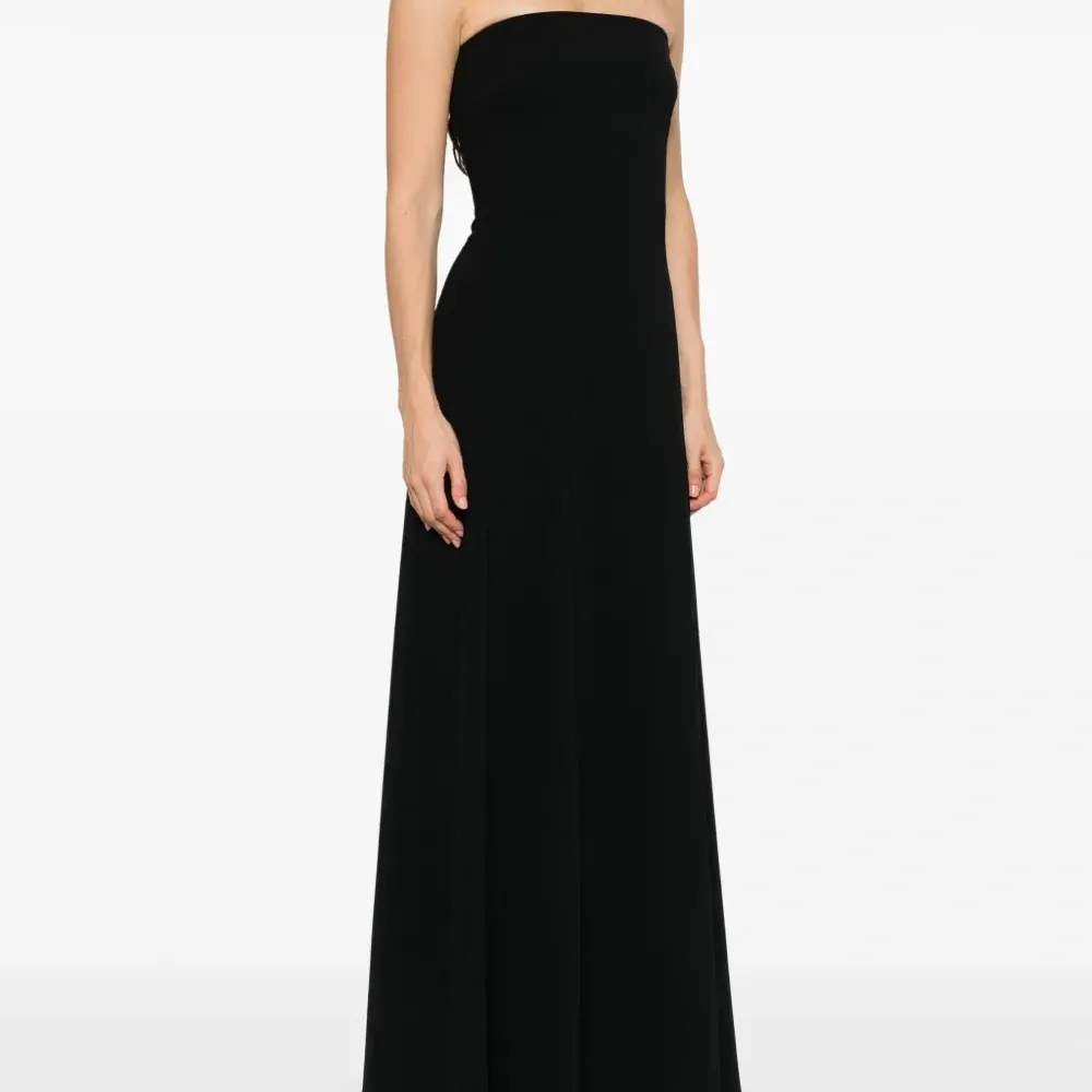 платье без рукавов