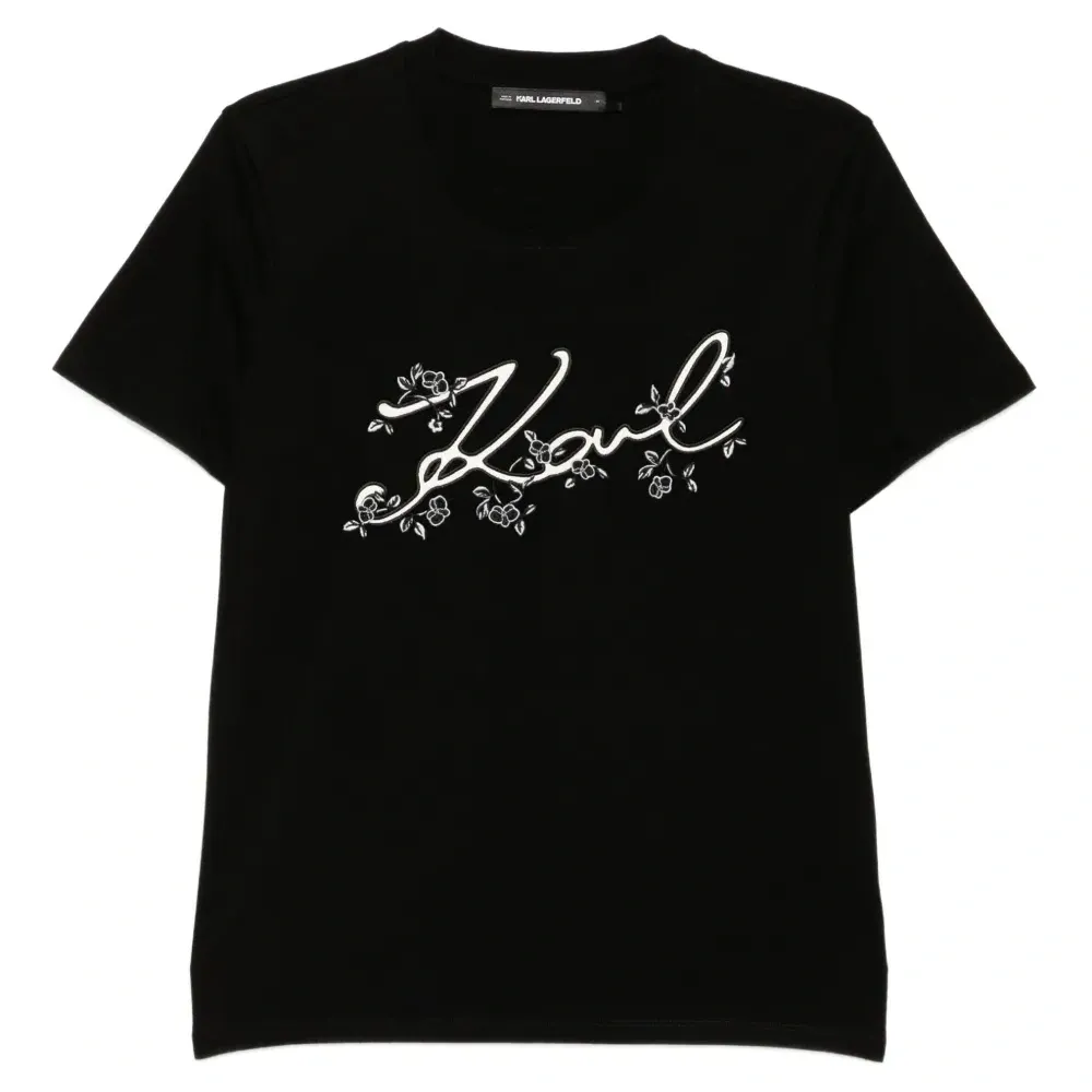 Футболка с вышитым логотипом