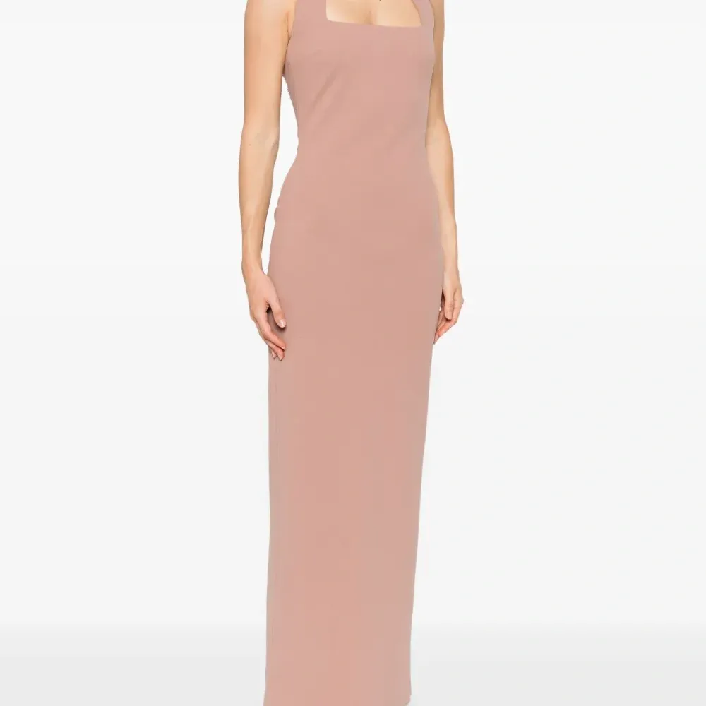 платье без рукавов