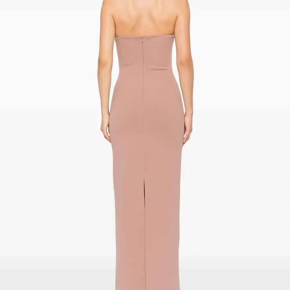 платье без рукавов