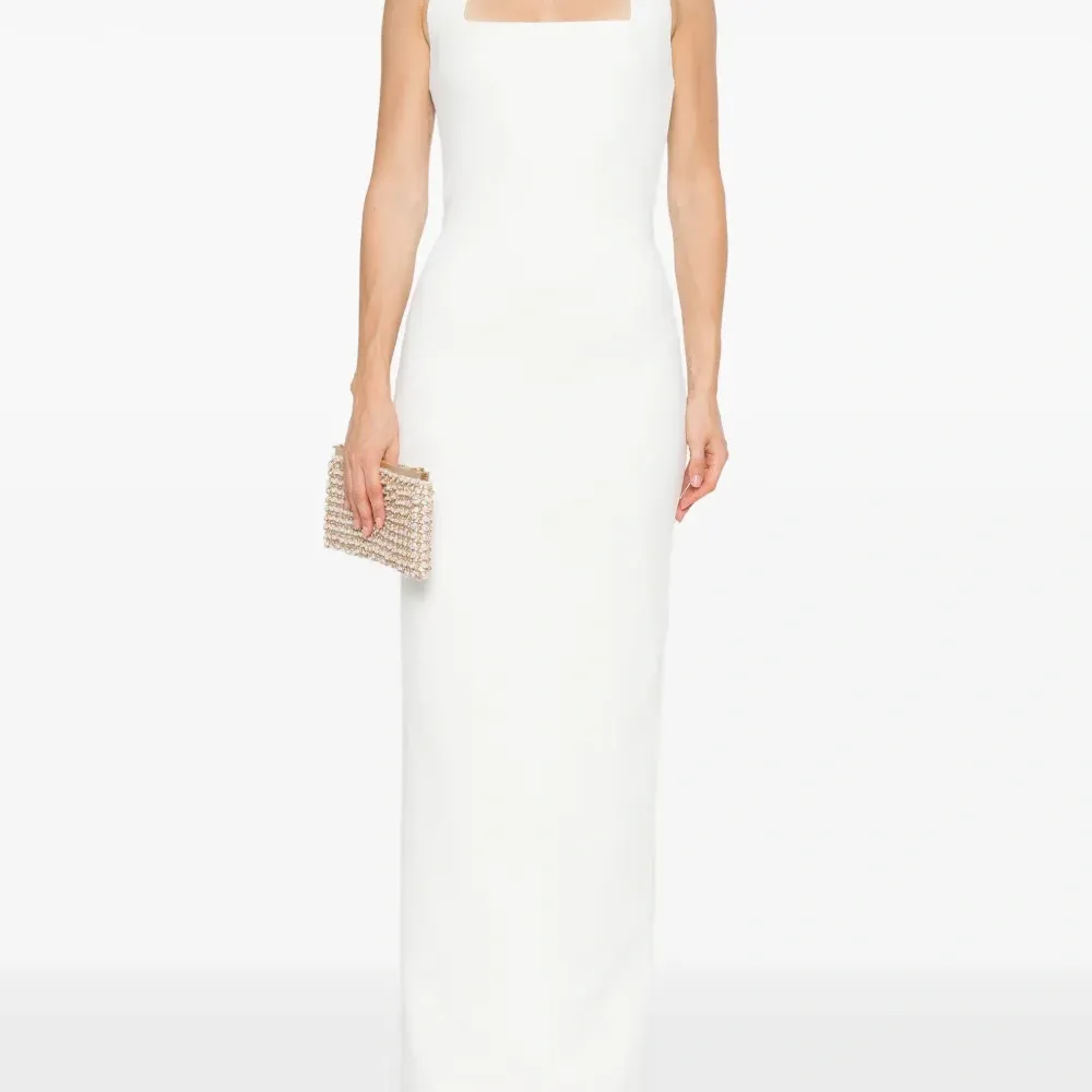 платье без рукавов