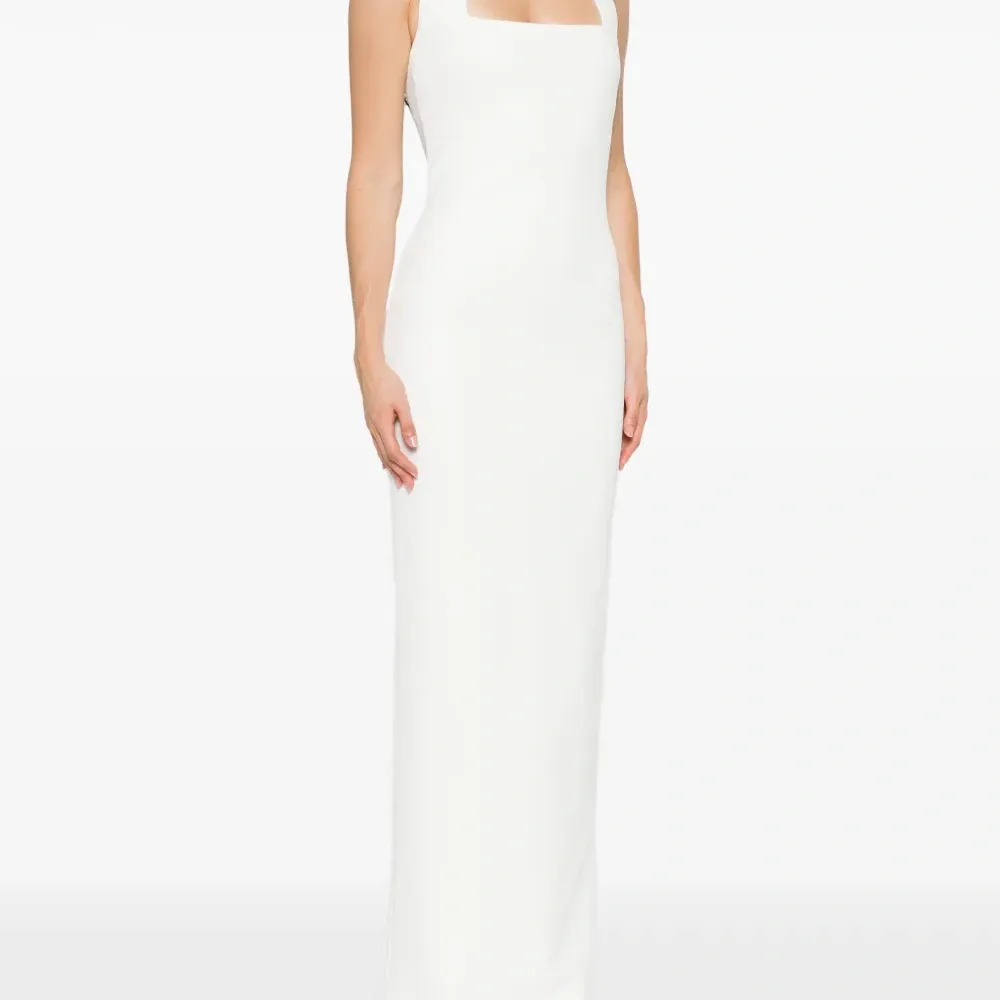 платье без рукавов