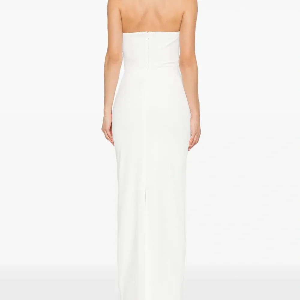 платье без рукавов