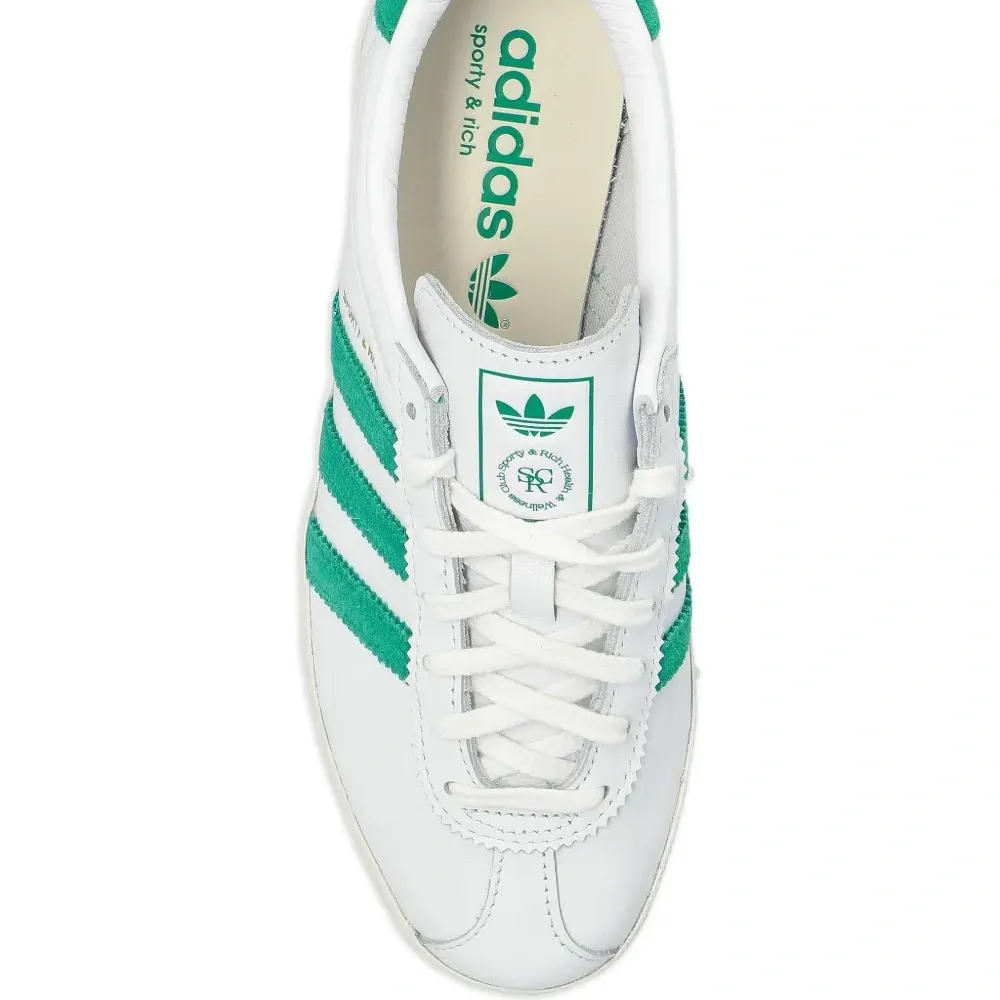 кроссовки с полосками