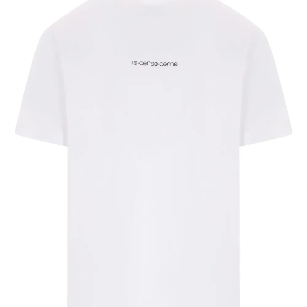 футболка с логотипом