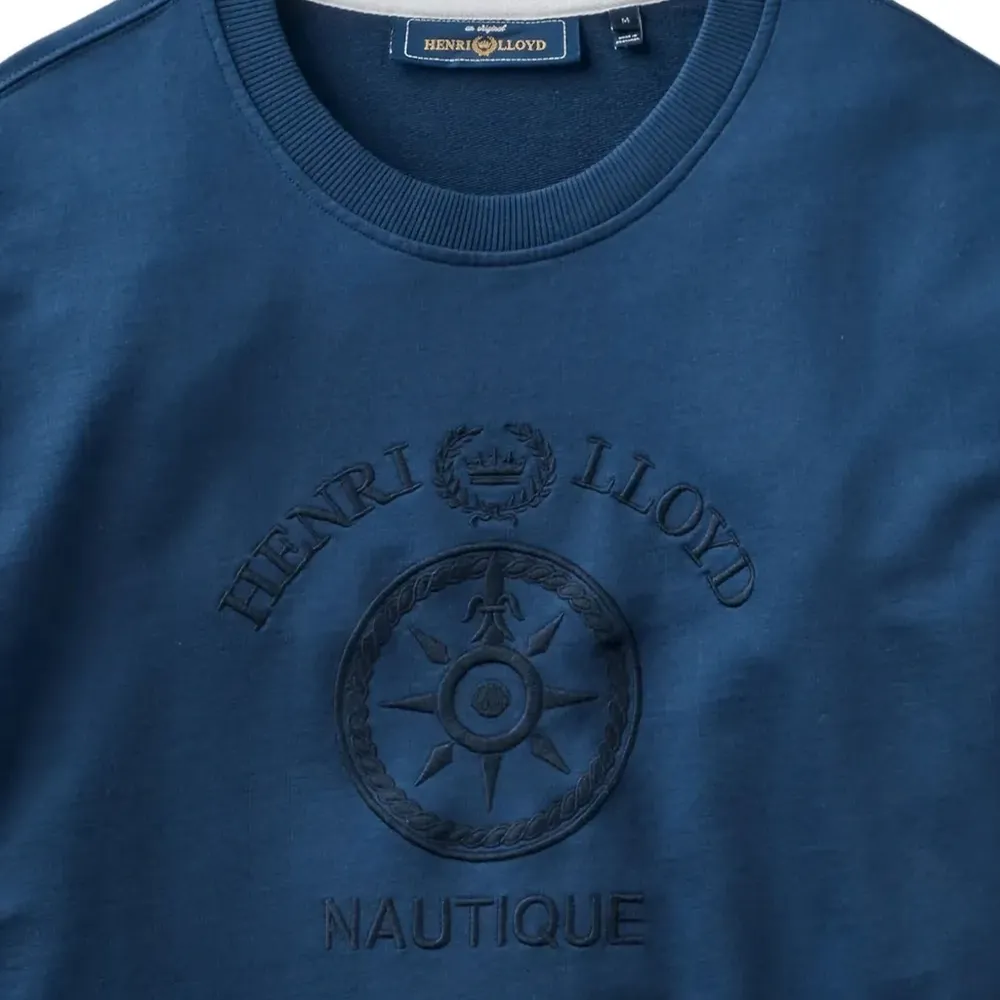 Толстовка с вышитым логотипом